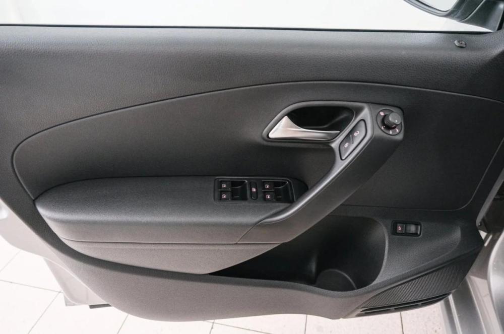 Volkswagen Polo V Рестайлинг Красноярск  - изображение 19