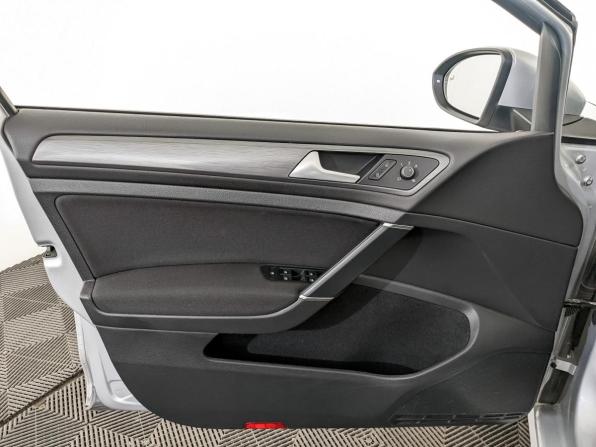 Volkswagen Golf VII Рестайлинг с пробегом 2019 года, цена 2 270 000 рублей, 81891 км, хэтчбек, Автокод Объявления