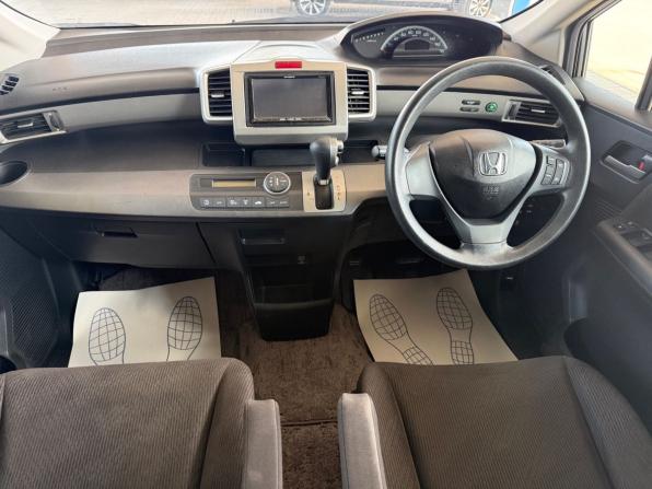 Honda Freed I Рестайлинг с пробегом 2011 года, цена 995 000 рублей, 103000 км, компактвэн, Автокод Объявления