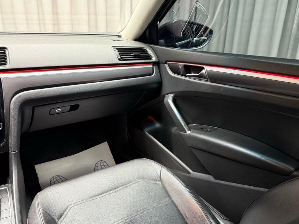 Volkswagen Passat (North America and China) I Рестайлинг с пробегом 2016 года, цена 1 399 000 рублей, 250560 км, седан, Автокод Объявления