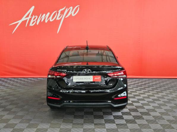 Hyundai Solaris II с пробегом 2017 года, цена 1 050 000 рублей, 131298 км, седан, Автокод Объявления