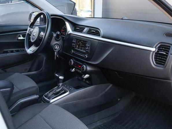 Kia Rio IV Рестайлинг с пробегом 2021 года, цена 1 800 000 рублей, 74010 км, хэтчбек, Автокод Объявления
