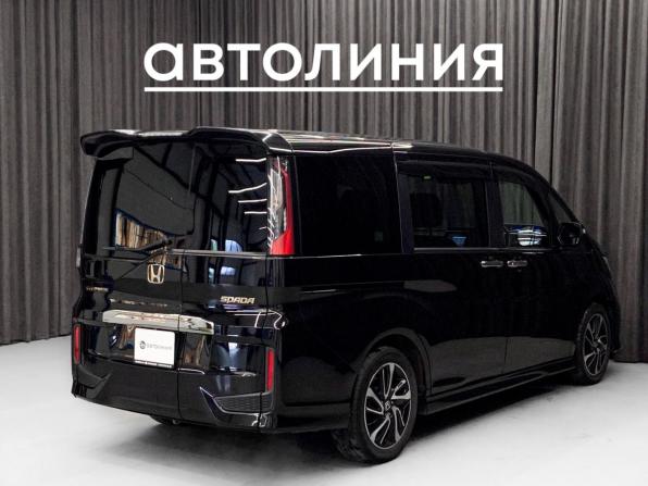 Honda Stepwgn V с пробегом 2016 года, цена 1 989 000 рублей, 105000 км, минивэн, Автокод Объявления