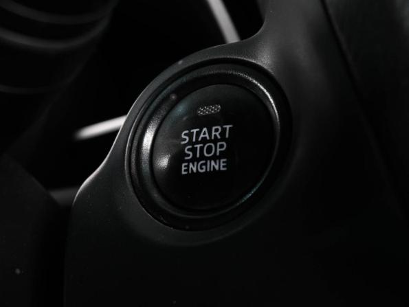 Mazda 3 III (BM) Рестайлинг с пробегом 2016 года, цена 1 429 000 рублей, 135834 км, седан, Автокод Объявления