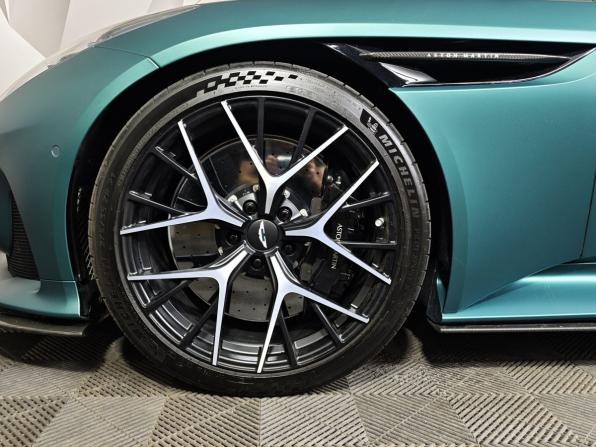 Aston Martin DB12 с пробегом 2024 года, цена 55 000 000 рублей, 2405 км, кабриолет, Автокод Объявления