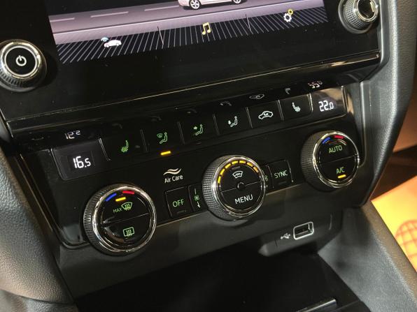 Skoda Octavia III (A7) Рестайлинг с пробегом 2019 года, цена 1 499 000 рублей, 185526 км, лифтбек, Автокод Объявления