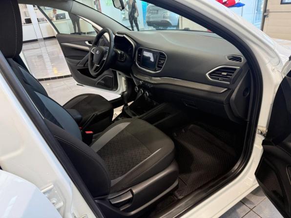 Lada (ВАЗ) Vesta I Рестайлинг (NG) с пробегом 2023 года, цена 1 280 000 рублей, 30133 км, седан, Автокод Объявления