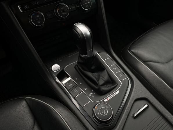 Volkswagen Tiguan II с пробегом 2017 года, цена 2 859 000 рублей, 115851 км, внедорожник, Автокод Объявления