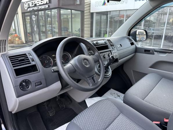 Volkswagen Caravelle T5 Рестайлинг с пробегом 2013 года, цена 2 470 000 рублей, 163000 км, минивэн, Автокод Объявления