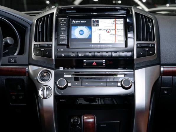 Toyota Land Cruiser 200 Series Рестайлинг 1 с пробегом 2014 года, цена 5 279 900 рублей, 180045 км, внедорожник, Автокод Объявления
