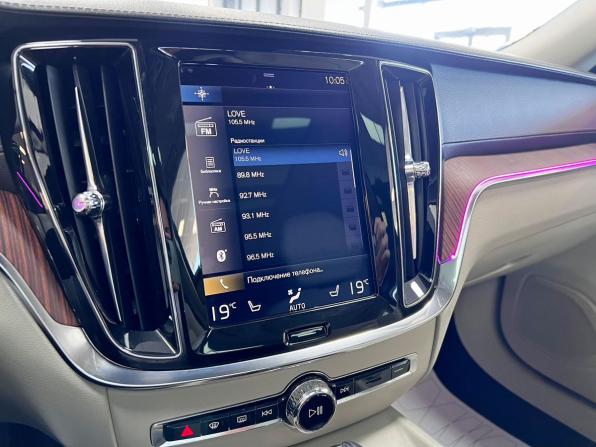 Volvo V60 II с пробегом 2018 года, цена 2 240 000 рублей, 273438 км, универсал, Автокод Объявления