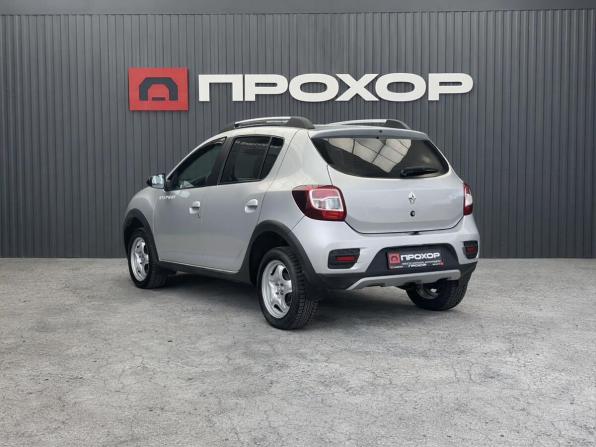 Renault Sandero II Рестайлинг с пробегом 2018 года, цена 987 000 рублей, 146916 км, хэтчбек, Автокод Объявления