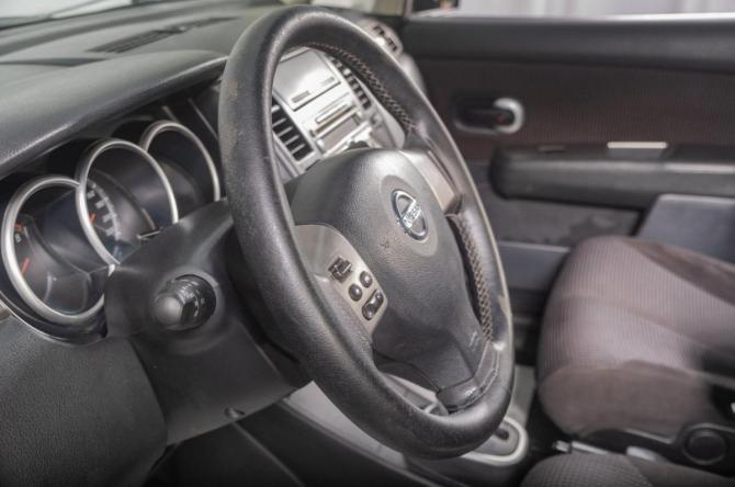 Nissan Tiida I Рестайлинг с пробегом 2011 года, цена 749 000 рублей, 300000 км, хэтчбек, Автокод Объявления
