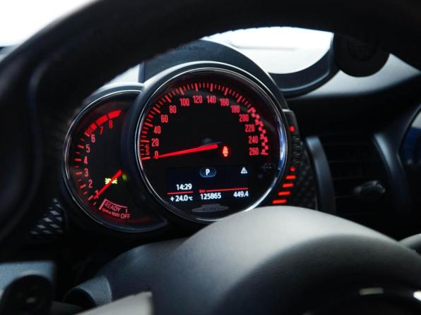 Mini Hatch III (F55/F56) с пробегом 2017 года, цена 2 133 077 рублей, 125865 км, хэтчбек, Автокод Объявления