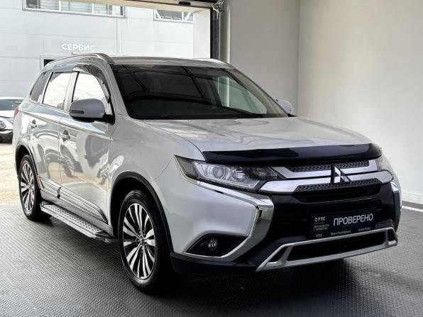 Mitsubishi Outlander III Рестайлинг 3 с пробегом 2019 года, цена 2 400 000 рублей, 105500 км, внедорожник, Автокод Объявления