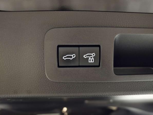 Toyota Land Cruiser 300 Series с пробегом 2023 года, цена 11 717 000 рублей, 39550 км, внедорожник, Автокод Объявления