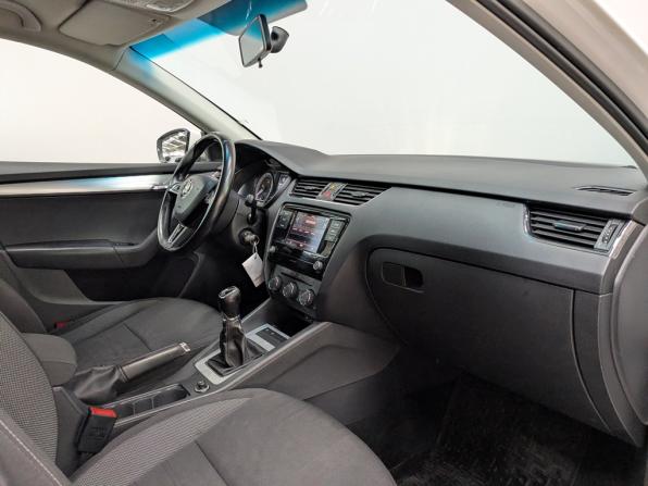Skoda Octavia III (A7) Рестайлинг с пробегом 2017 года, цена 1 415 000 рублей, 206189 км, универсал, Автокод Объявления
