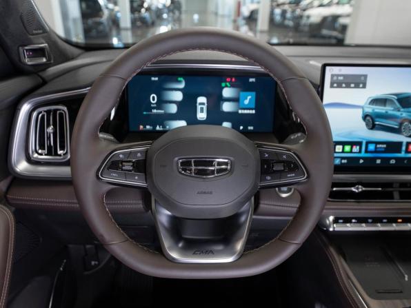Geely Monjaro I Рестайлинг 2 с пробегом 2026 года, цена 4 400 000 рублей, 11 км, внедорожник, Автокод Объявления