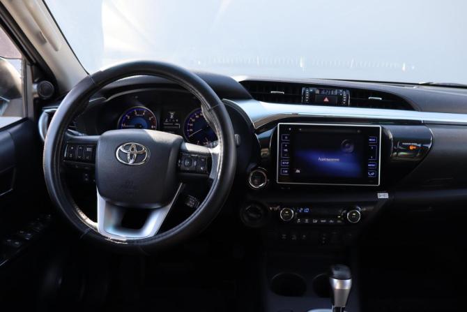 Toyota Hilux VIII с пробегом 2015 года, цена 3 090 000 рублей, 210004 км, пикап, Автокод Объявления