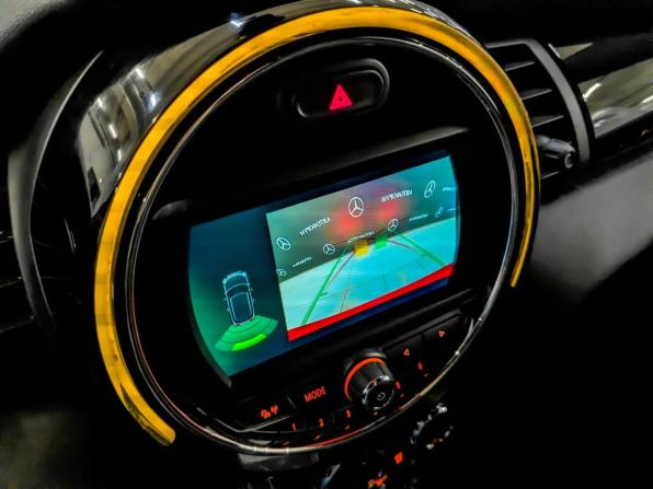 Mini Hatch III (F55/F56) Рестайлинг с пробегом 2020 года, цена 2 315 000 рублей, 51000 км, хэтчбек, Автокод Объявления