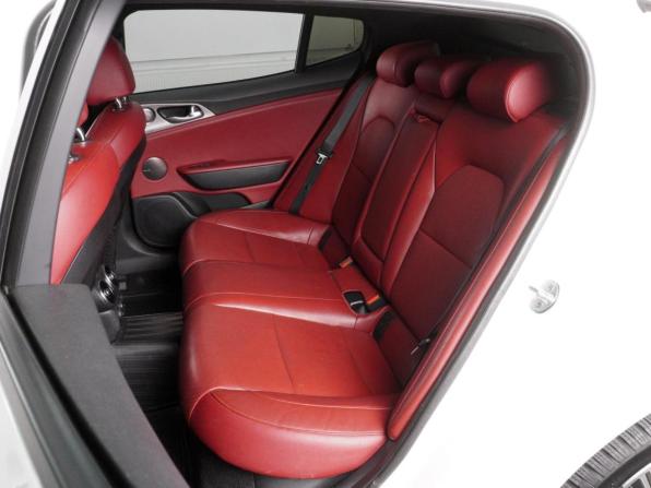 Kia Stinger I с пробегом 2018 года, цена 2 425 000 рублей, 110135 км, лифтбек, Автокод Объявления