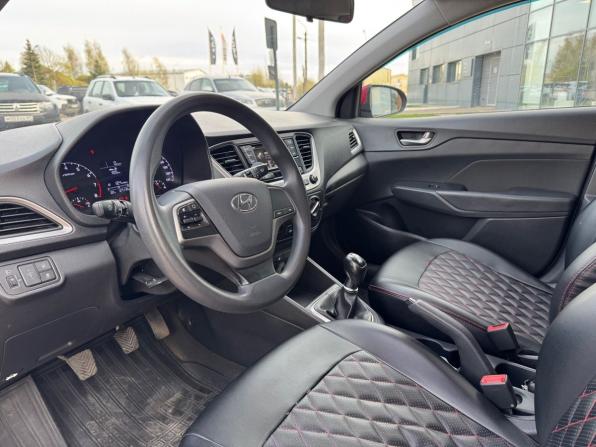 Hyundai Solaris II с пробегом 2018 года, цена 1 250 000 рублей, 127110 км, седан, Автокод Объявления