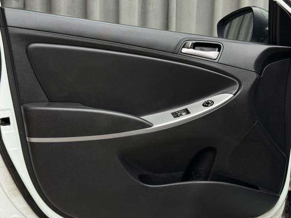 Hyundai Solaris I Рестайлинг с пробегом 2015 года, цена 699 000 рублей, 199000 км, седан, Автокод Объявления