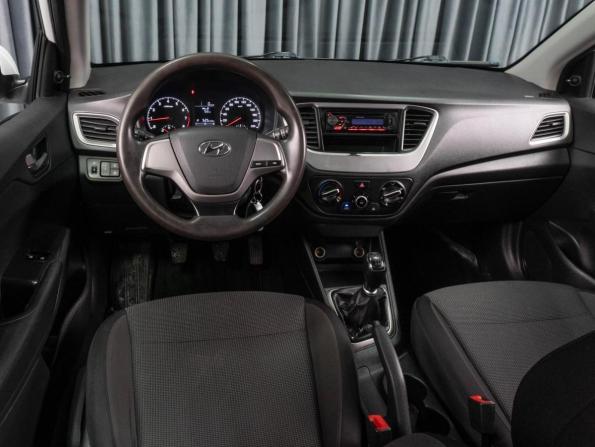 Hyundai Solaris II с пробегом 2018 года, цена 709 000 рублей, 293576 км, седан, Автокод Объявления