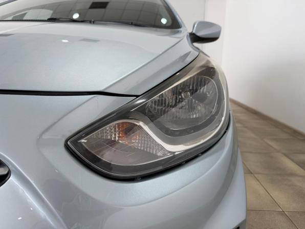 Hyundai Solaris I с пробегом 2012 года, цена 850 000 рублей, 205000 км, седан, Автокод Объявления