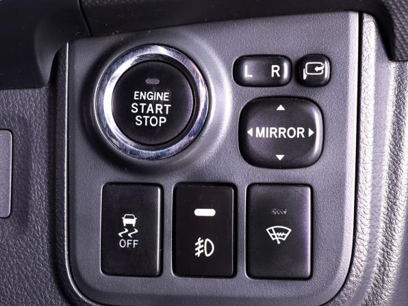 Toyota Wish II Рестайлинг с пробегом 2012 года, цена 1 049 000 рублей, 120000 км, минивэн, Автокод Объявления