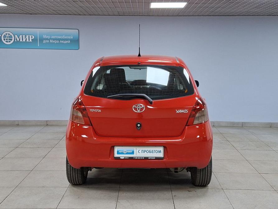 Toyota Yaris II Москва  - изображение 6