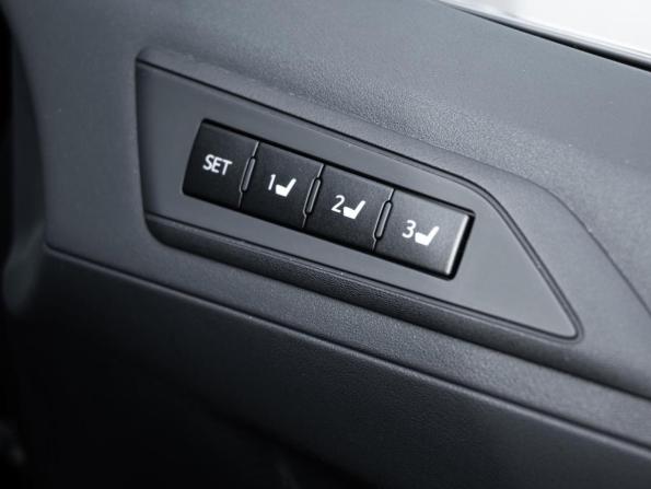 Toyota Alphard III Рестайлинг с пробегом 2022 года, цена 5 700 000 рублей, 33337 км, минивэн, Автокод Объявления