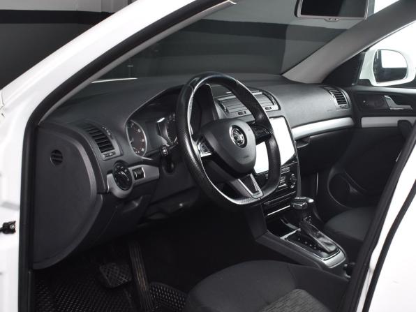 Skoda Octavia II (A5) Рестайлинг с пробегом 2012 года, цена 949 999 рублей, 211633 км, лифтбек, Автокод Объявления