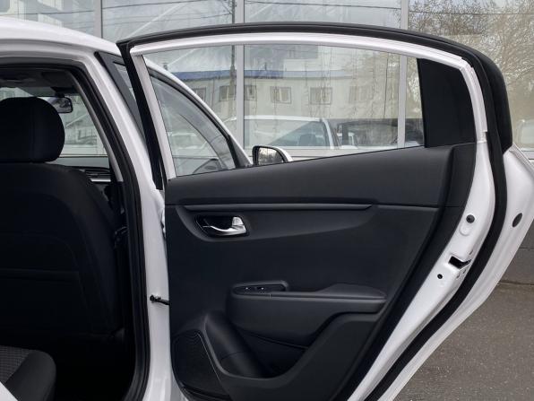 Kia Rio IV Рестайлинг с пробегом 2022 года, цена 1 599 000 рублей, 80500 км, седан, Автокод Объявления