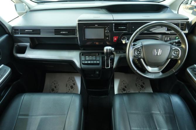 Honda Stepwgn V Рестайлинг с пробегом 2017 года, цена 2 129 000 рублей, 121000 км, минивэн, Автокод Объявления
