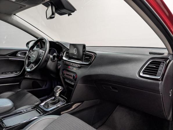Kia Ceed III с пробегом 2019 года, цена 1 995 000 рублей, 29967 км, хэтчбек, Автокод Объявления