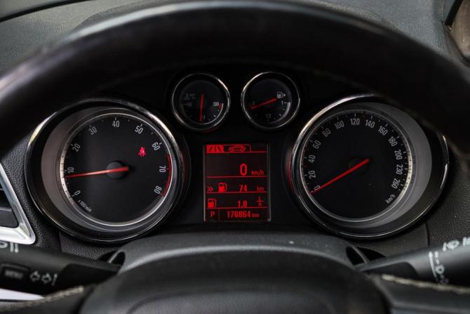 Opel Mokka I с пробегом 2013 года, цена 1 150 000 рублей, 176862 км, внедорожник, Автокод Объявления