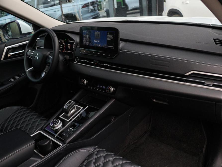 Mitsubishi Outlander IV Москва  - изображение 8