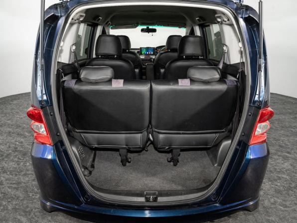 Honda Freed I с пробегом 2010 года, цена 975 000 рублей, 196575 км, компактвэн, Автокод Объявления