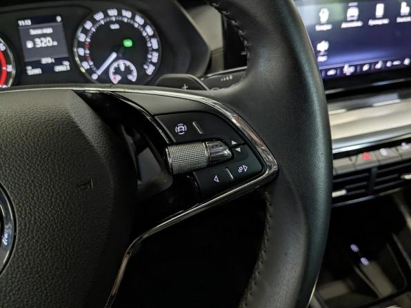 Skoda Octavia IV (A8) с пробегом 2021 года, цена 2 345 000 рублей, 52991 км, лифтбек, Автокод Объявления