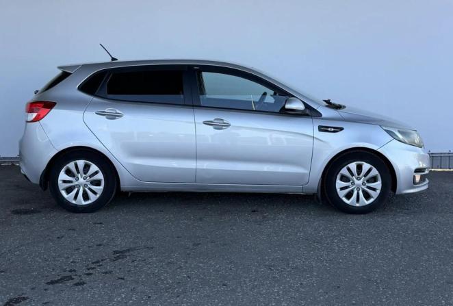 Kia Rio III Рестайлинг с пробегом 2016 года, цена 997 000 рублей, 107466 км, хэтчбек, Автокод Объявления