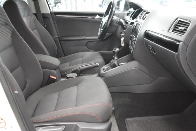 Volkswagen Jetta VI Рестайлинг с пробегом 2017 года, цена 1 299 000 рублей, 136000 км, седан, Автокод Объявления