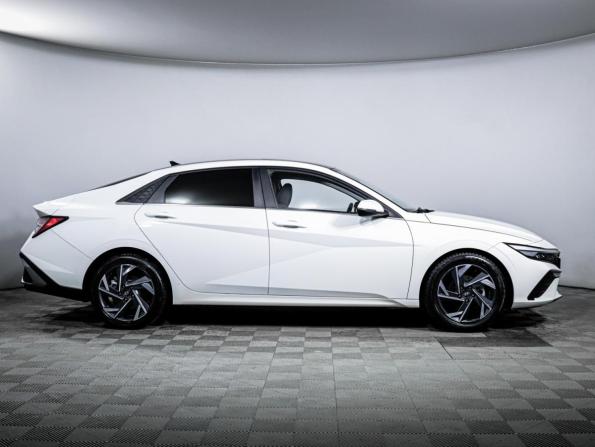 Hyundai Elantra VII (CN7) Рестайлинг с пробегом 2023 года, цена 2 110 000 рублей, 26653 км, седан, Автокод Объявления