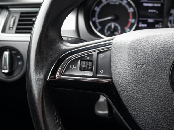 Skoda Rapid I Рестайлинг с пробегом 2018 года, цена 1 390 000 рублей, 87979 км, лифтбек, Автокод Объявления