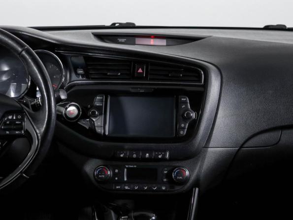 Kia Ceed II Рестайлинг с пробегом 2017 года, цена 1 240 000 рублей, 171558 км, хэтчбек, Автокод Объявления