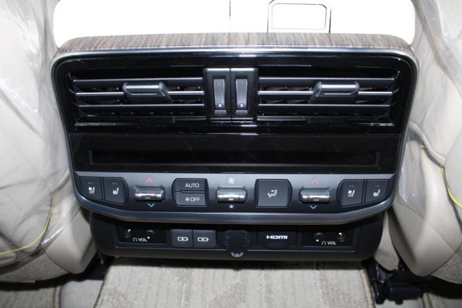 Toyota Land Cruiser 300 Series с пробегом 2024 года, цена 13 400 000 рублей, 25 км, внедорожник, Автокод Объявления