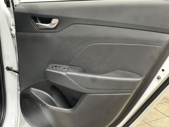 Hyundai Solaris II с пробегом 2017 года, цена 1 350 500 рублей, 121000 км, седан, Автокод Объявления