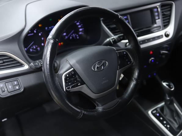 Hyundai Solaris II с пробегом 2017 года, цена 1 100 000 рублей, 183901 км, седан, Автокод Объявления