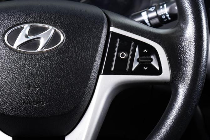 Hyundai Solaris I с пробегом 2013 года, цена 569 000 рублей, 318000 км, седан, Автокод Объявления