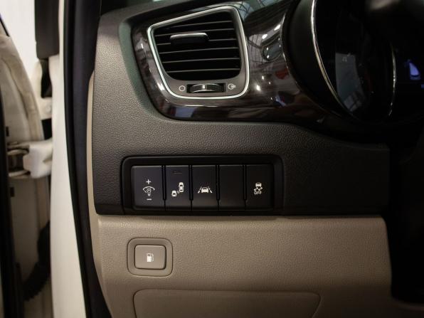 Kia Carnival III с пробегом 2020 года, цена 3 300 000 рублей, 109030 км, минивэн, Автокод Объявления